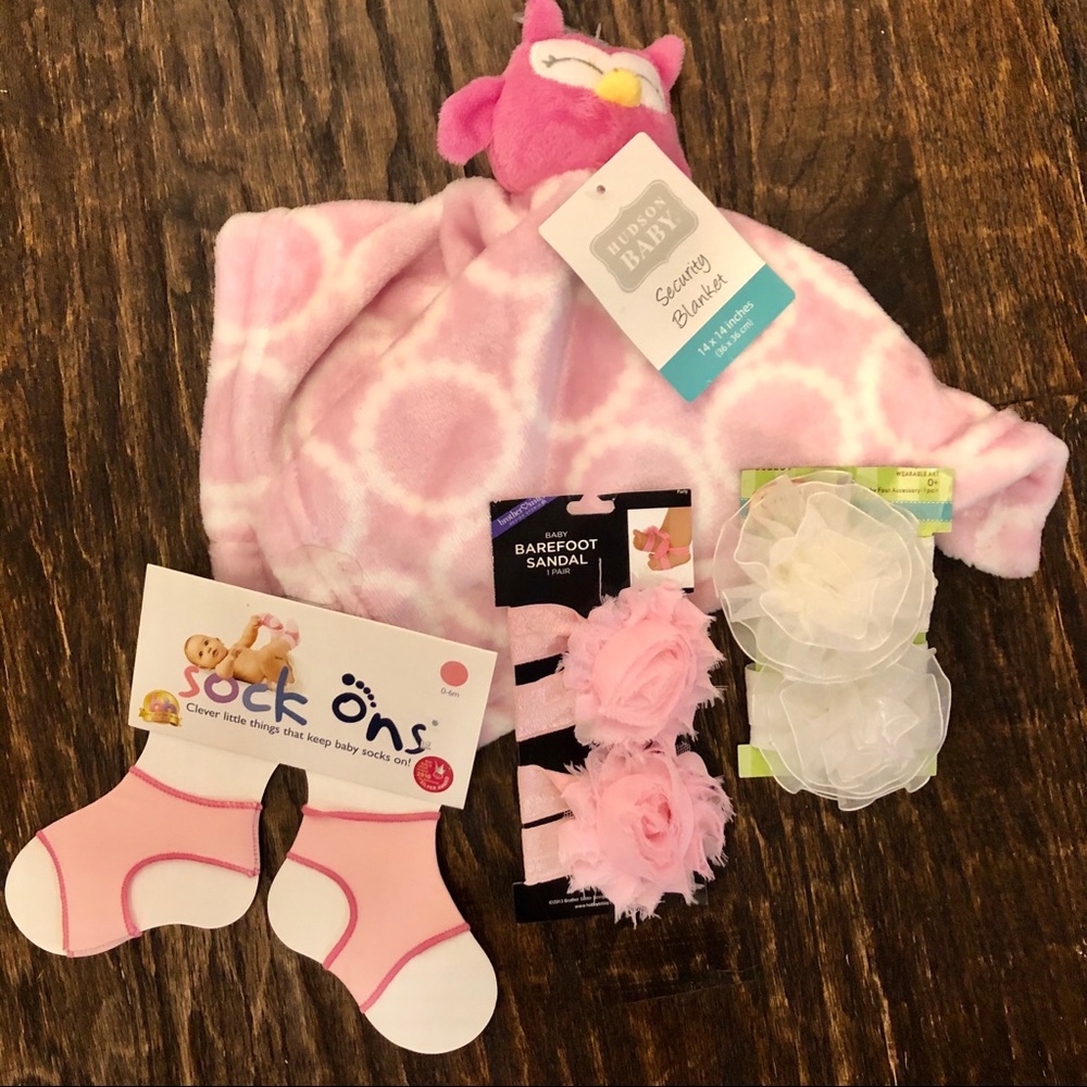 Baby Bundle- sock ons, feet flowers, and 🦉